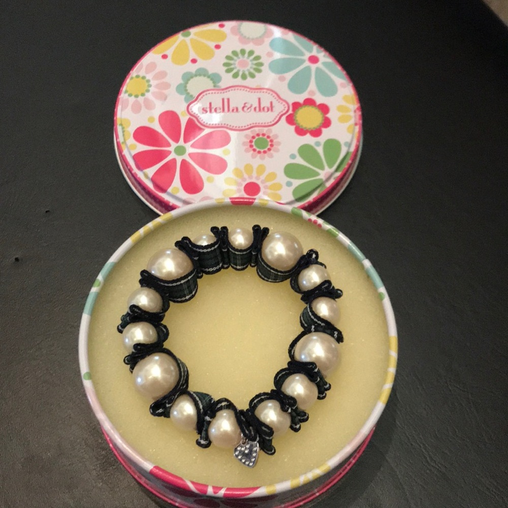 Stella & Dot girls’ stretch pearl/plaid bracelet